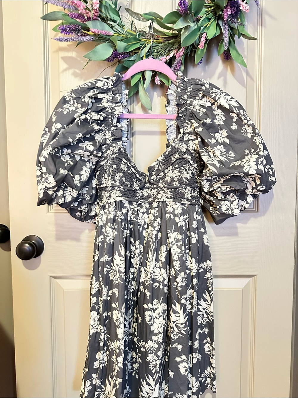 Women’s Sofie the Label Puff-Sleeve Floral Dress in Charcoal and White